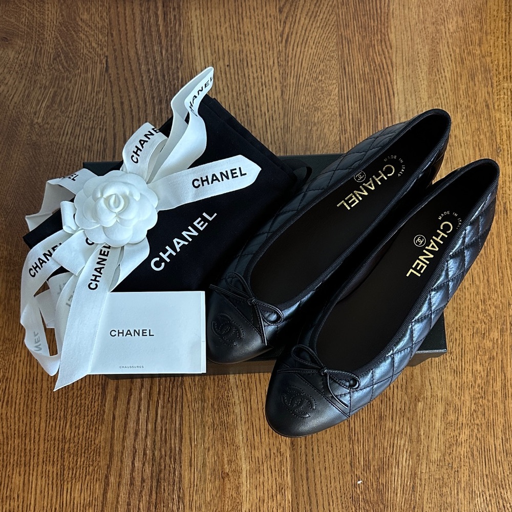 CHANEL Aged Calfskin Black Quilted Flats 39.5 NIB